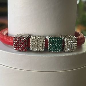 Leather magnetic bracelet with 3 removable charms.